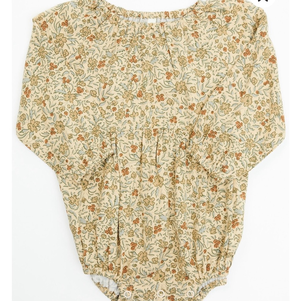 RYLEE & CRU INFANT GIRLS' GOLDEN GARDEN PRINT LONG SLEEVE ONESIE - 18-24 months